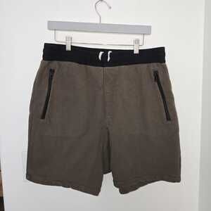 Fear of God Essentials FOG Sweat Shorts Size L Olive Taupe Zip Pocket Fleece